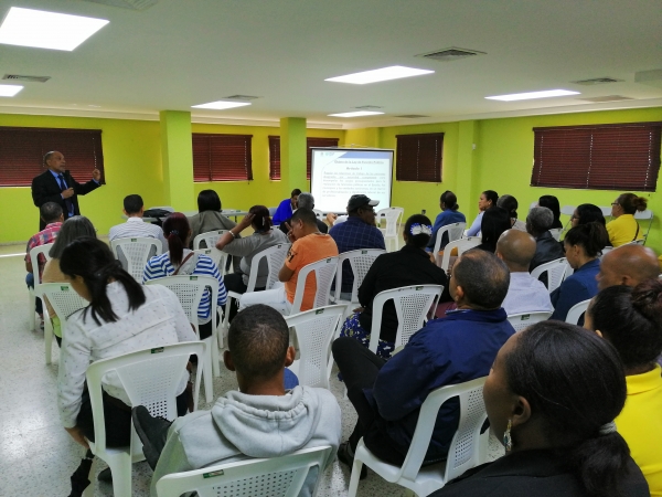 Empleados de la DGDC reciben charla sobre “Derechos y Deberes del Servidor Público”.